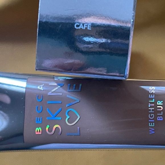 BECCA Skin Love Weightless Blur Foundation - Picture 2 of 3